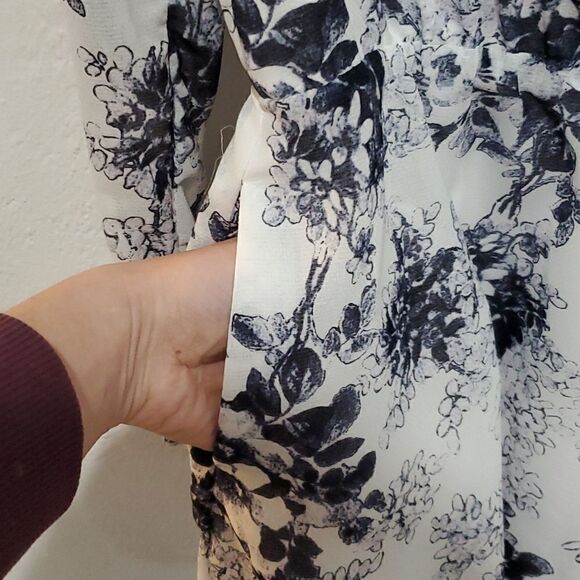 Free People Romper with Button Down Back and Long Sheer Sleeves Size S - Picture 4 of 16